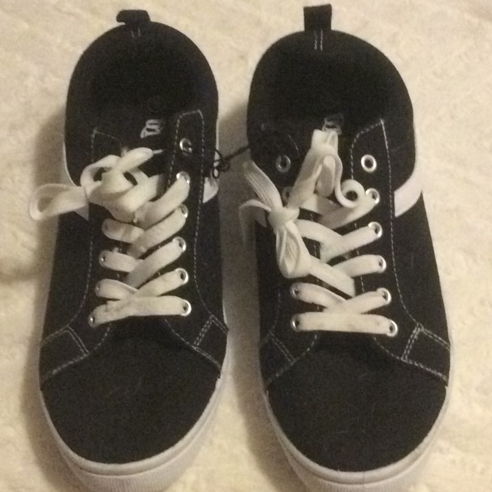 OT REVOLUTION BLACK CANVAS SNEAKERS, NEW, SIZE 9